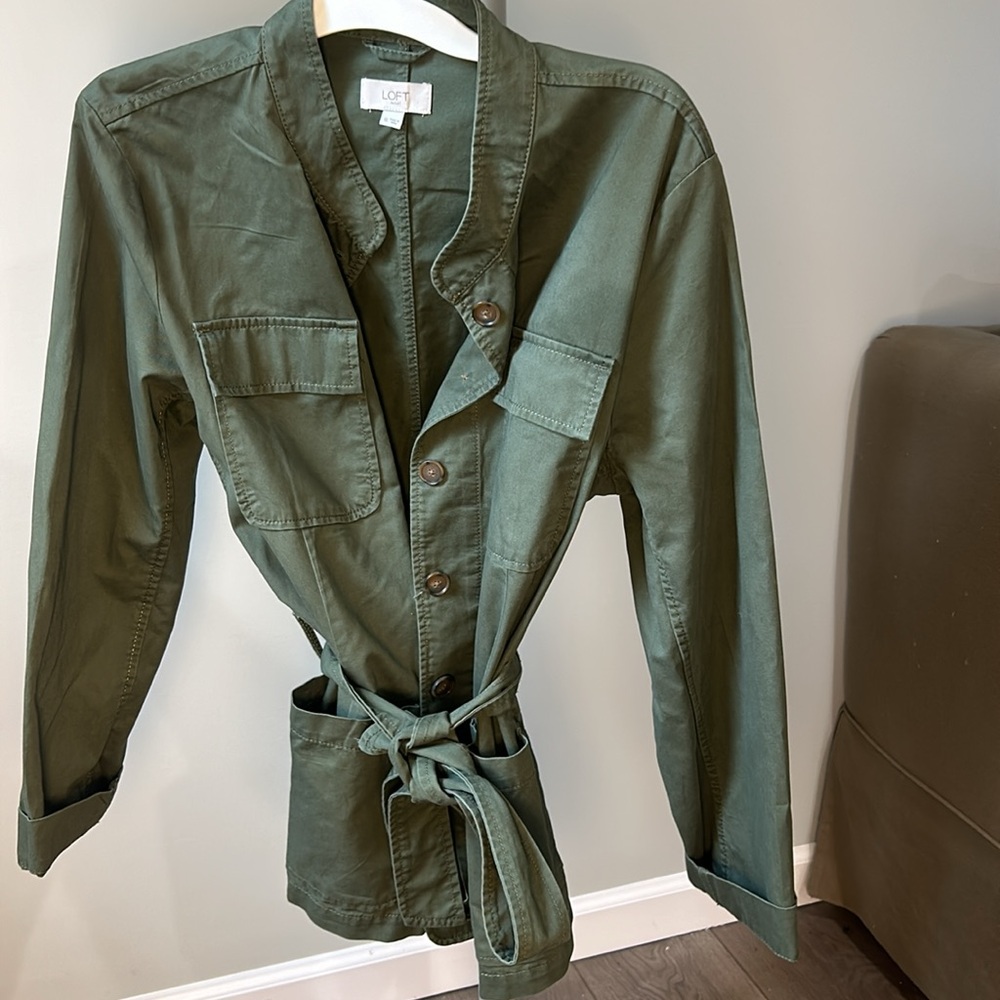 Loft green jacket with tie size XL never worn